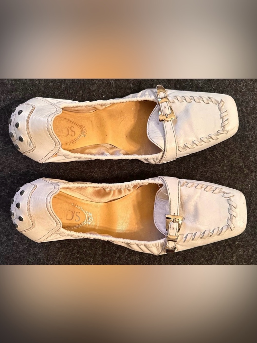 LADIES TOD’S VINTAGE WHITE LEATHER BUCKLE DISTRESSED DRIVER SHOES - SIZE 8.5